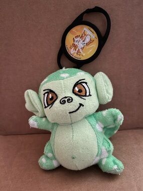 Neopets| Keychain | Mynci Green Spots